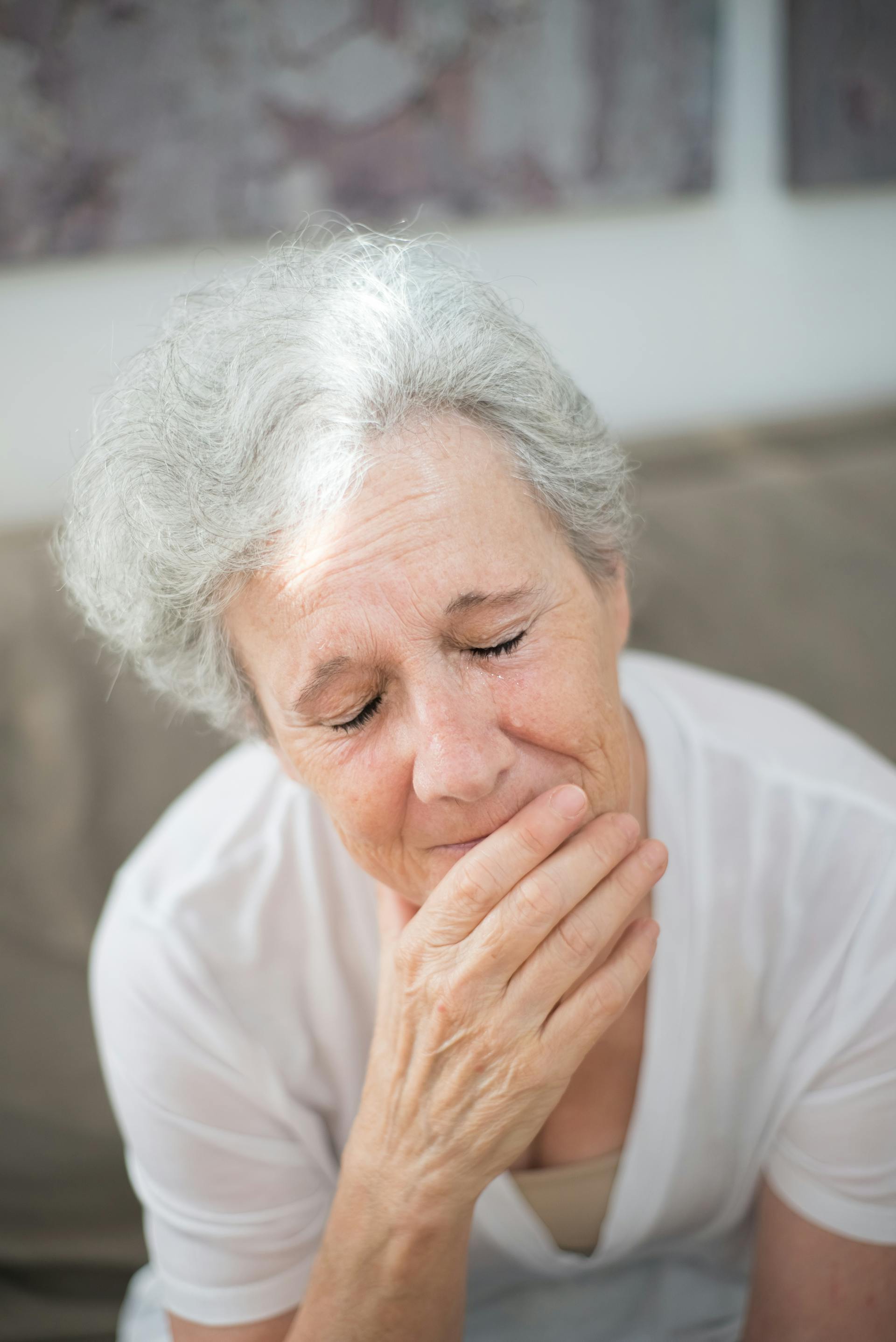 A crying old woman | Source: Pexels