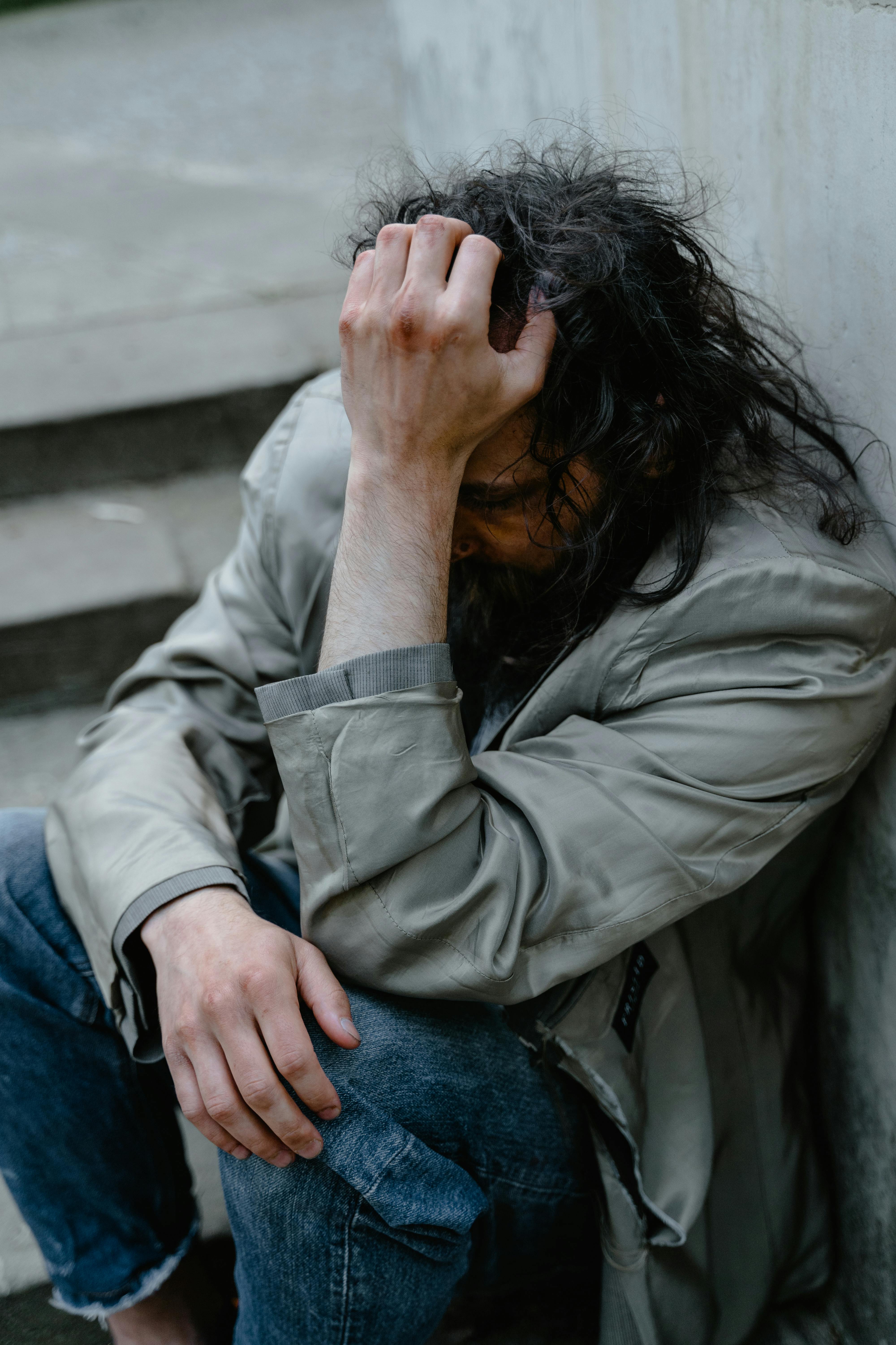 A disheveled man | Source: Pexels