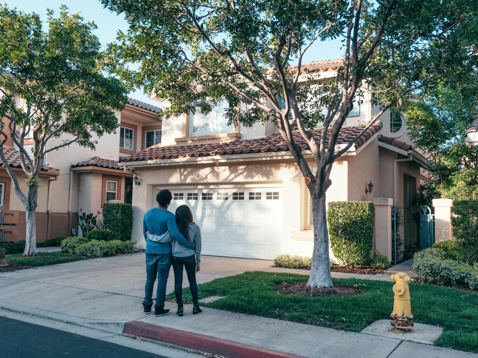 A couple looking at their house | Source: Pexels