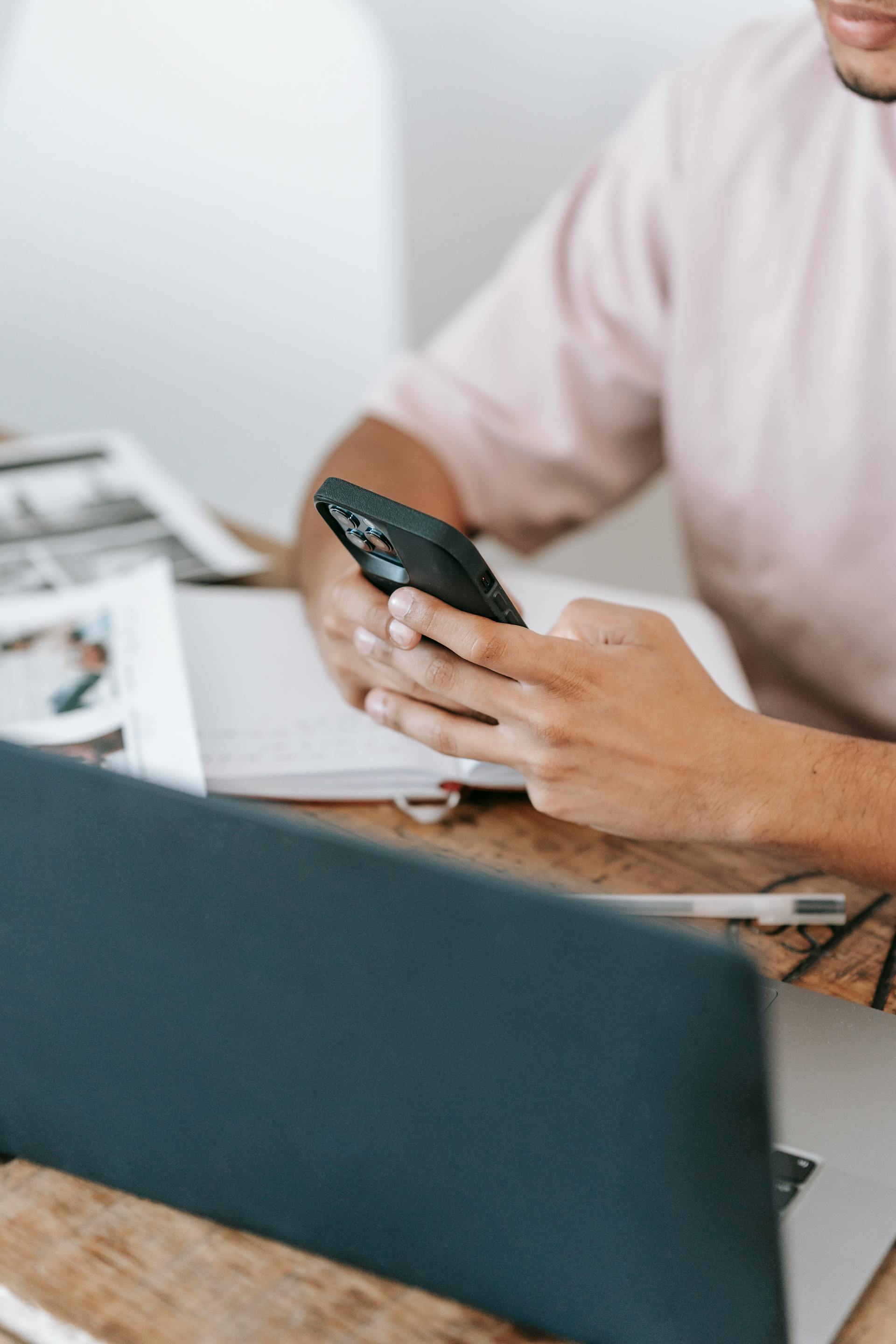 A person using a phone | Source: Pexels