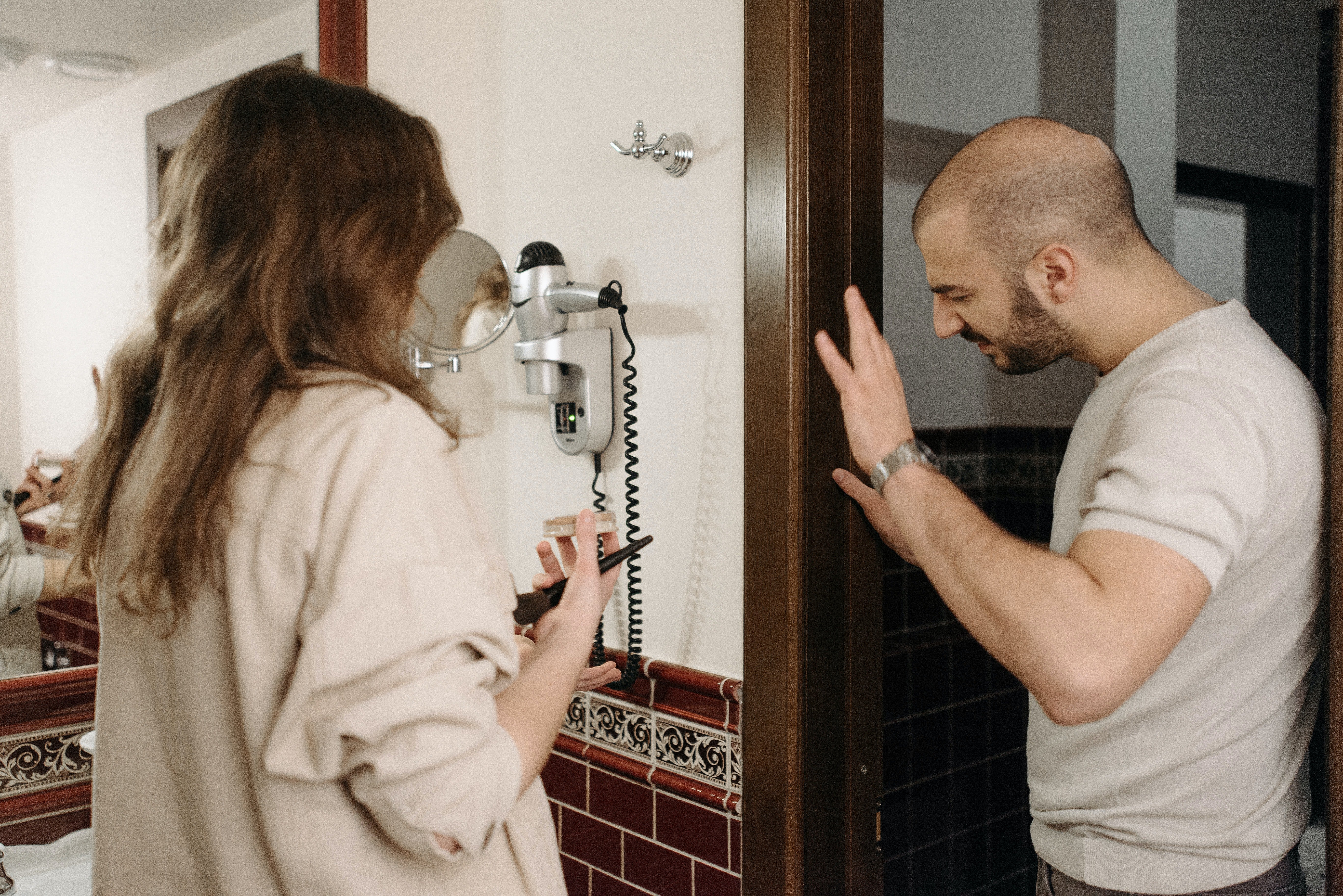 Steve & his mom often poked fun at Margaret. | Source: Pexels