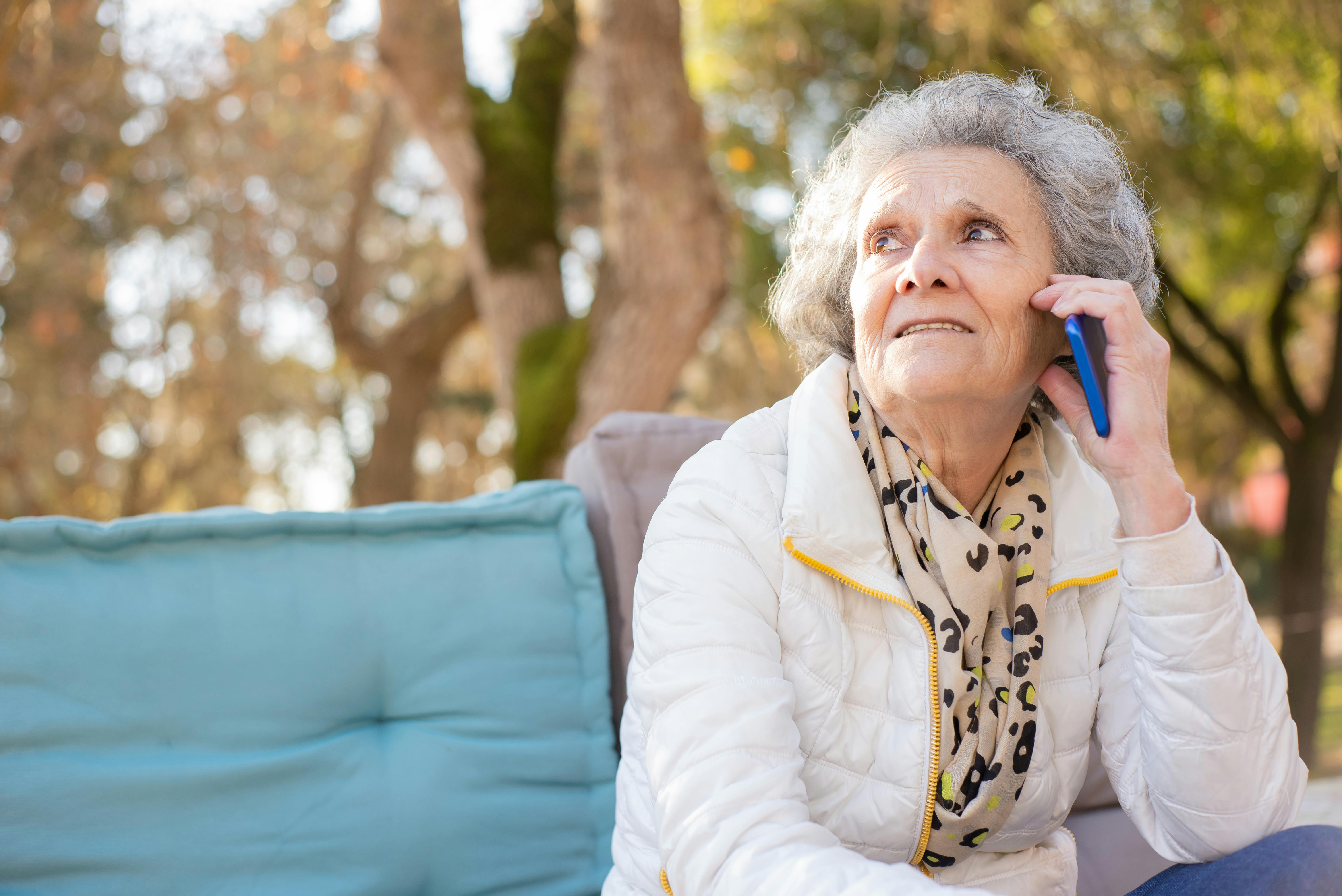 A woman talking on the phone | Source: Pexels