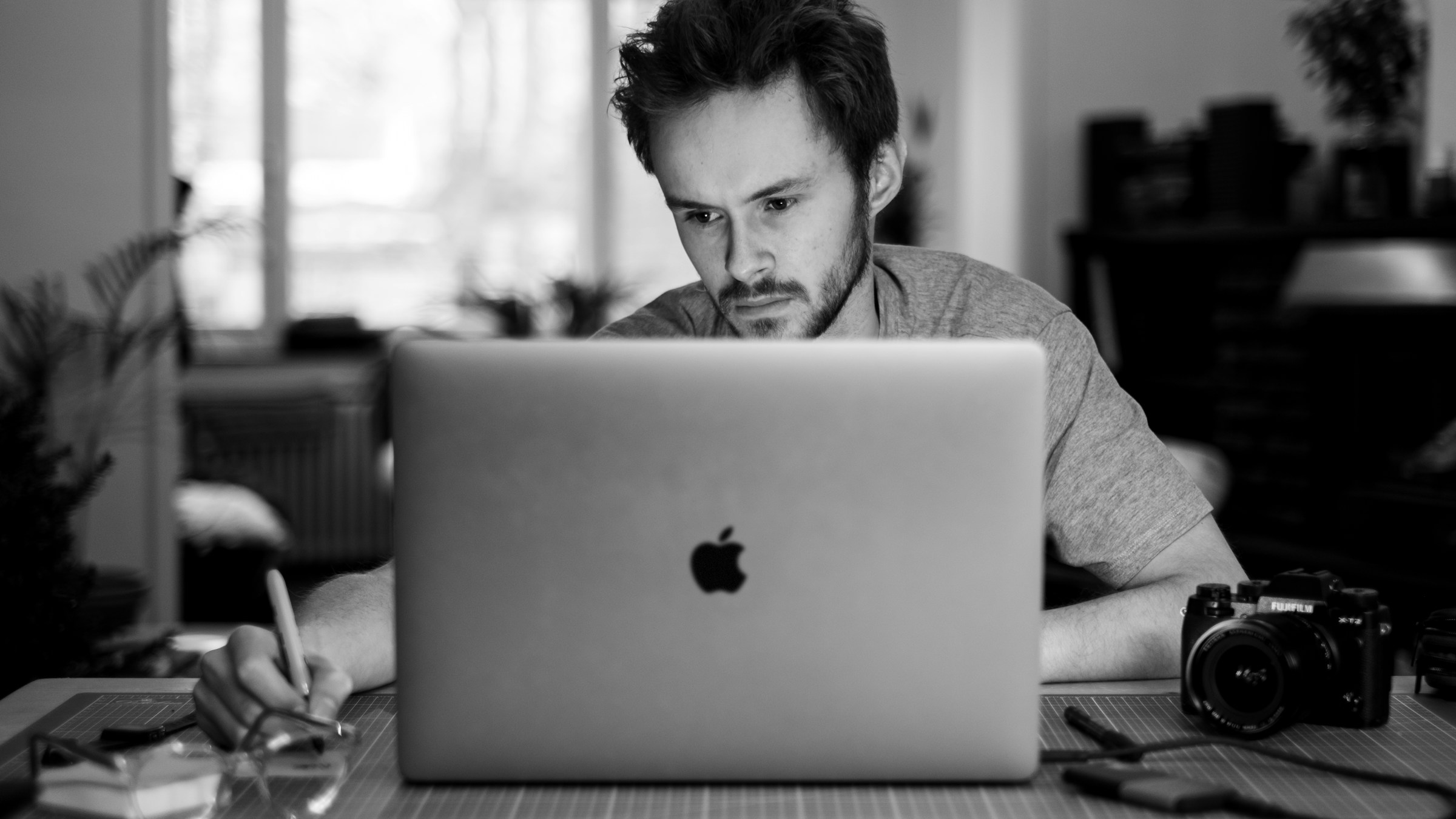 A man using a laptop | Source: Unsplash