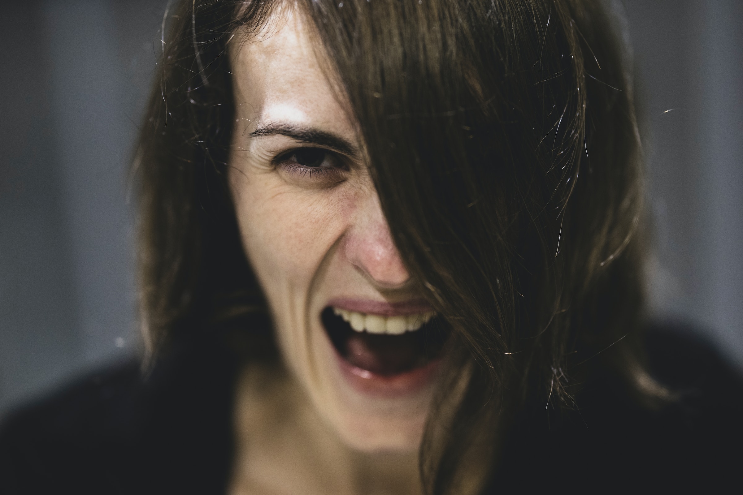 A woman shouting | Source: Unsplash