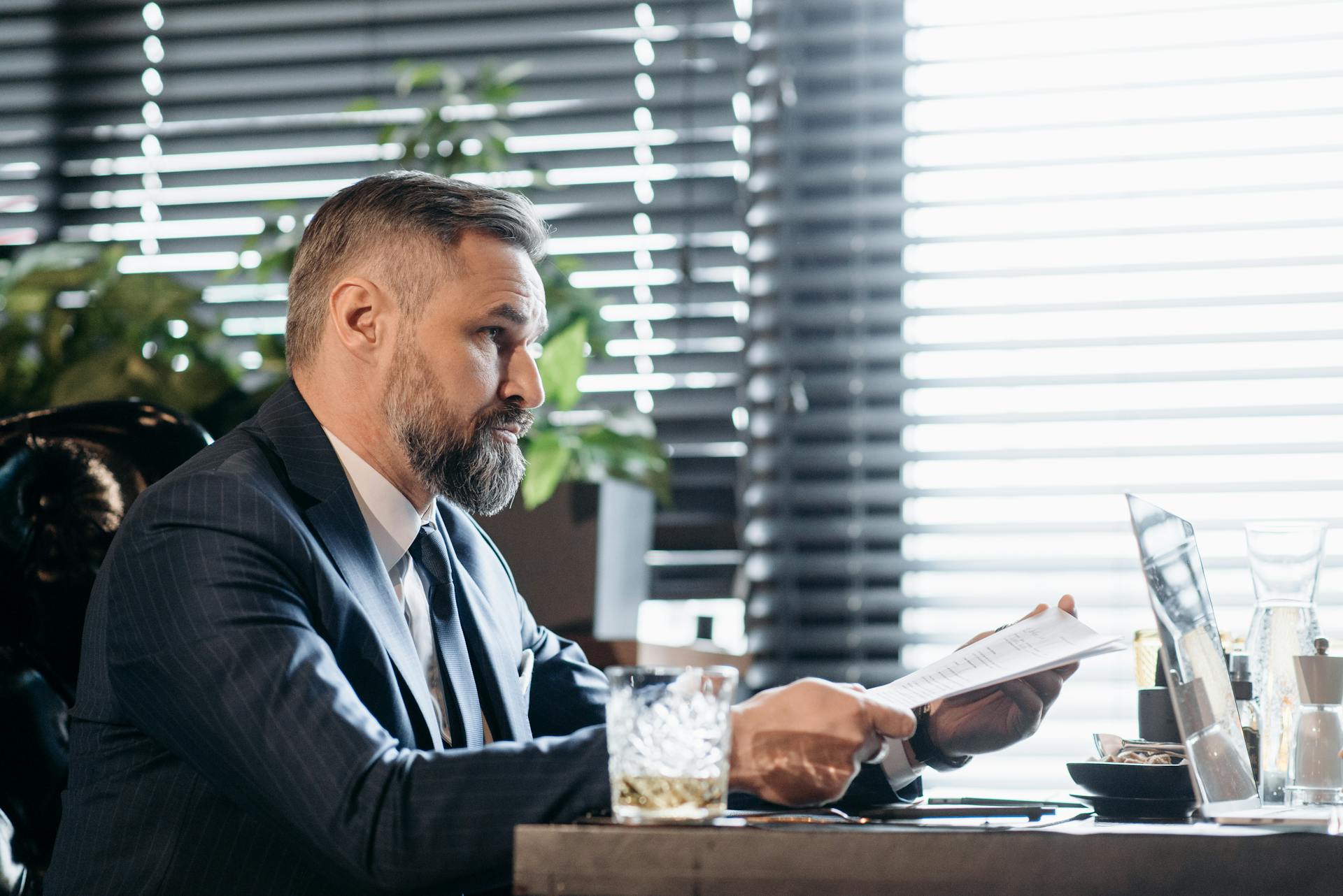 A man holding papers | Source: Pexels