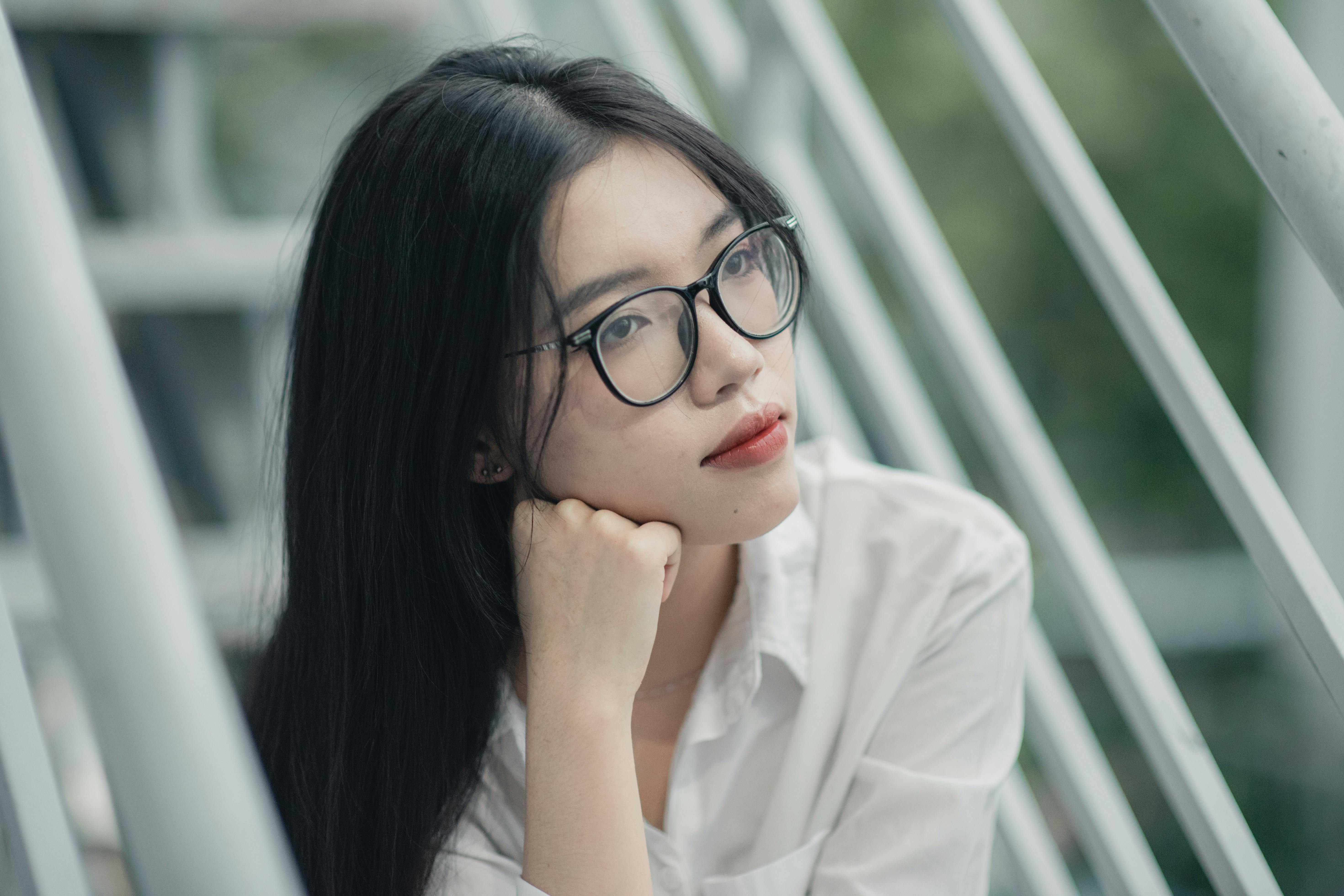 A woman deep in thought | Source: Pexels