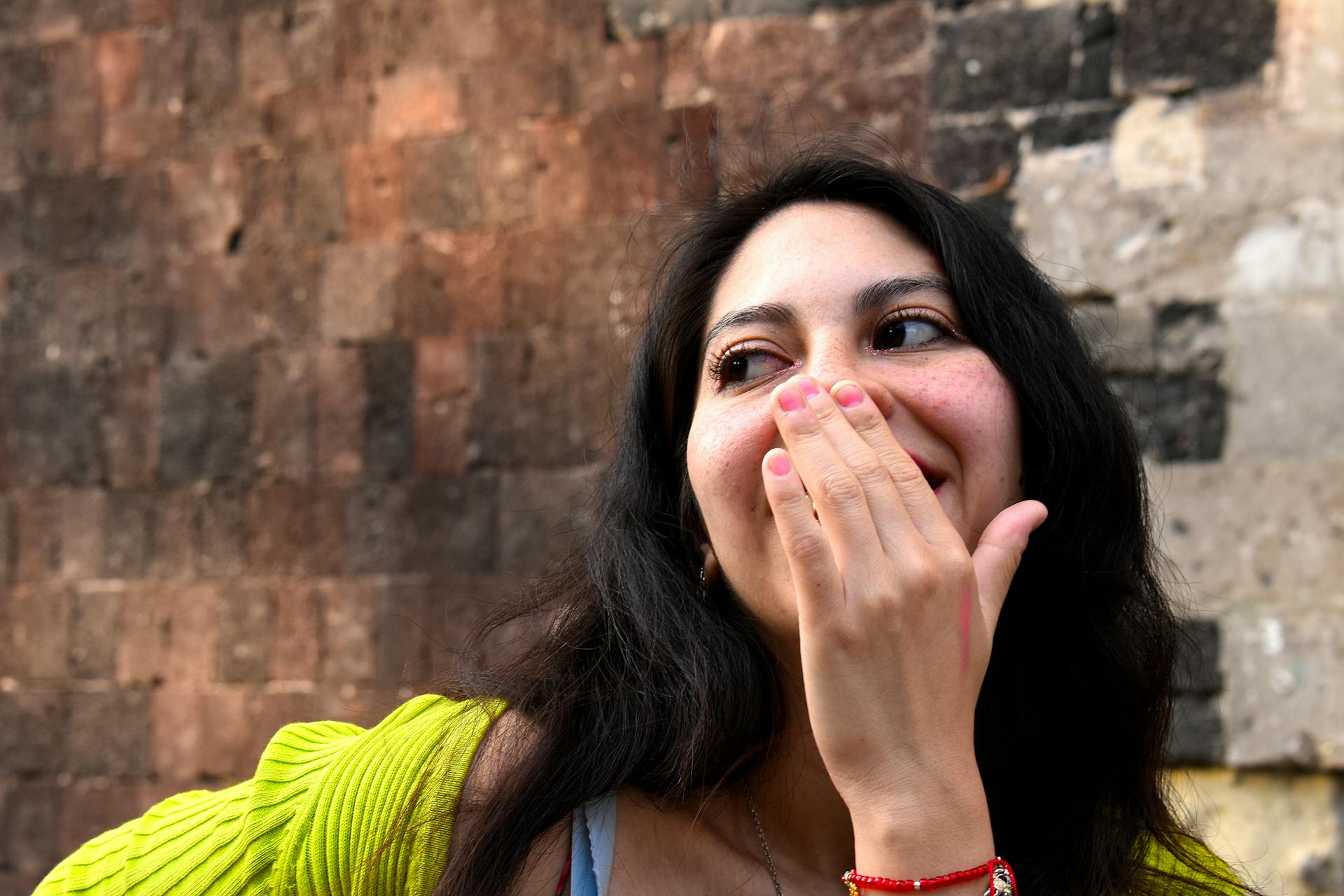 A woman chuckling | Source: Pexels