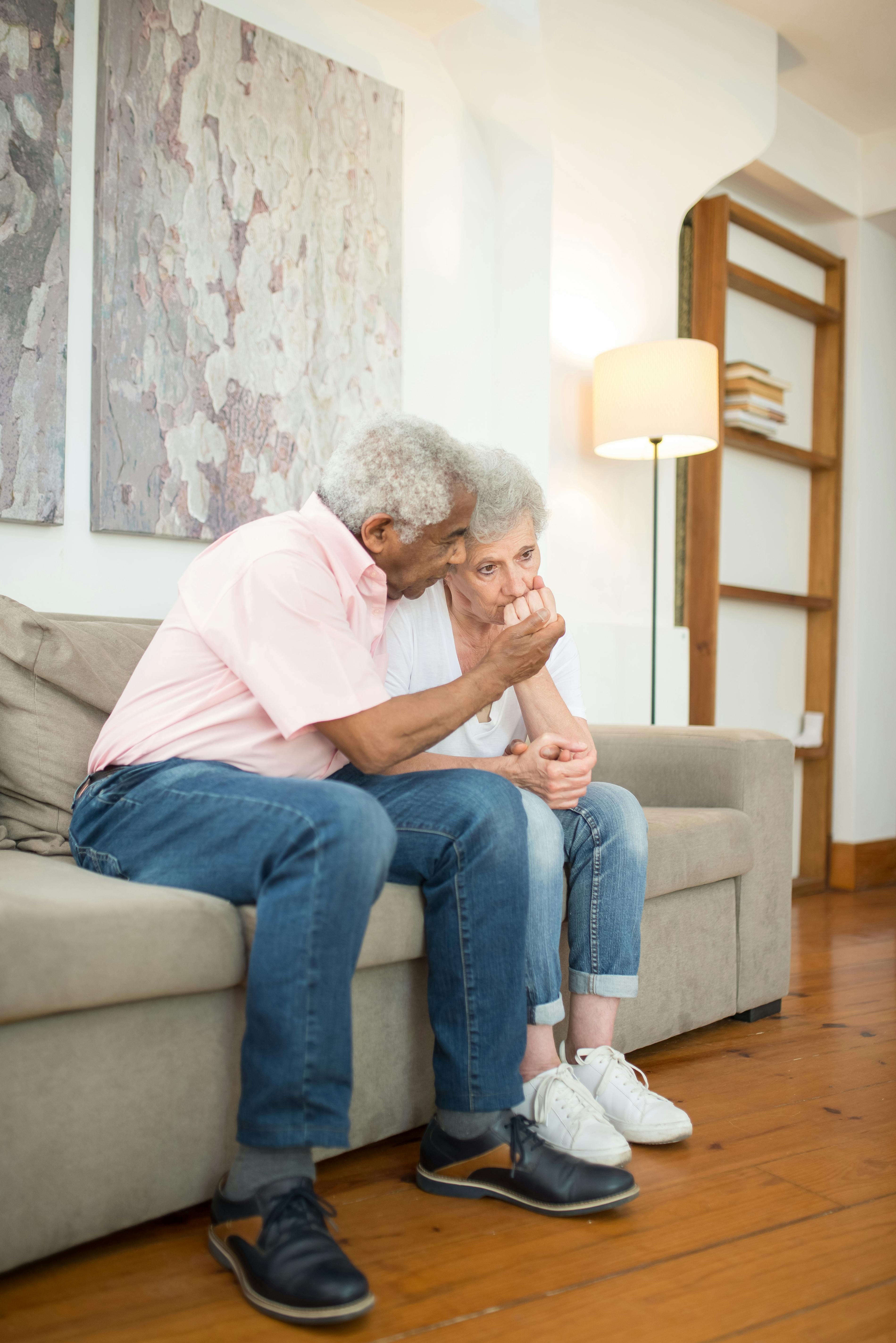 A man comforting a woman | Source: Pexels