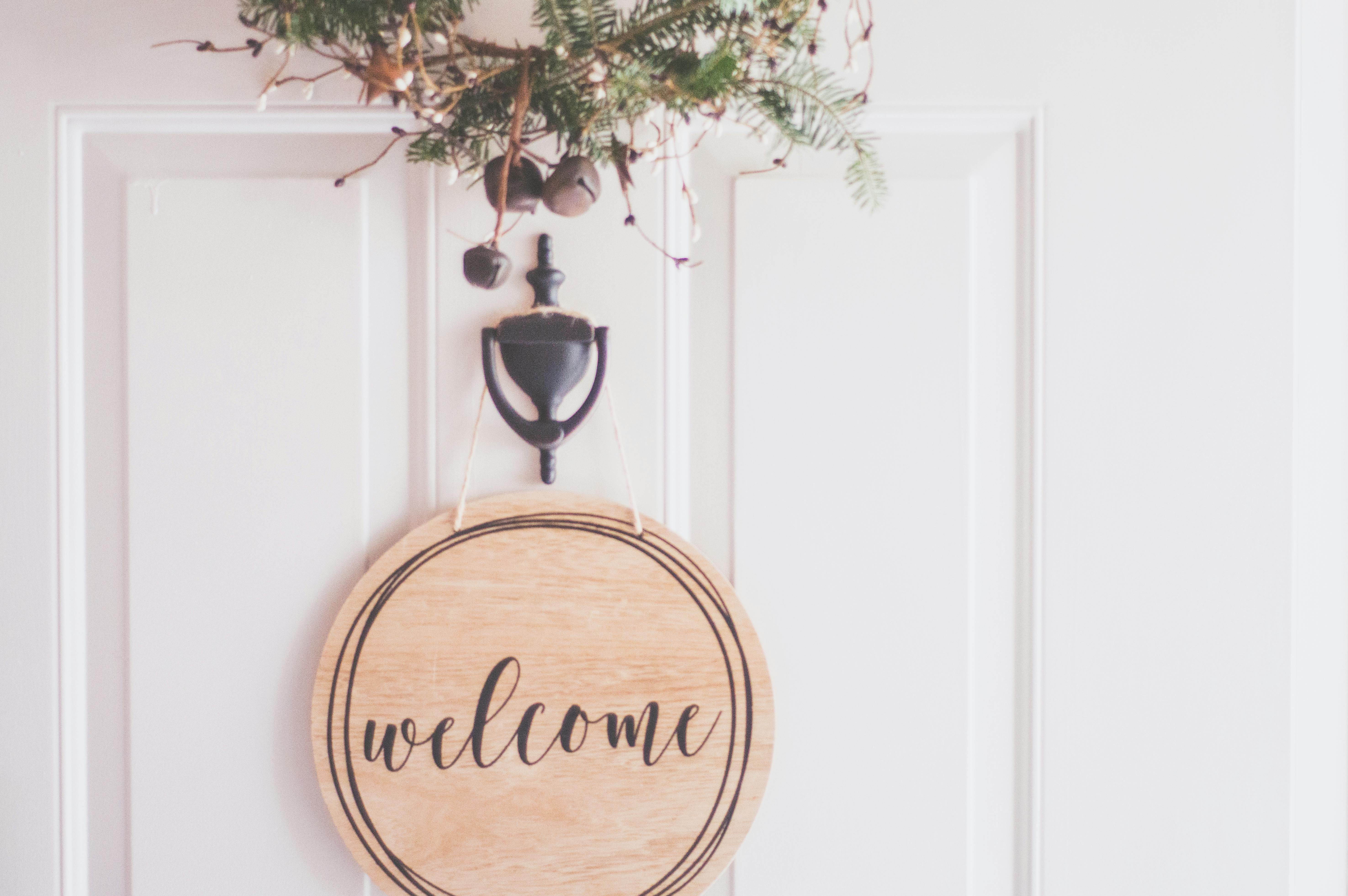 A welcome home sign on the door | Source: Pexels